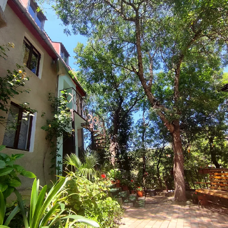 Часть дома в Профессорском уголке с отдельным входом на втором этаже