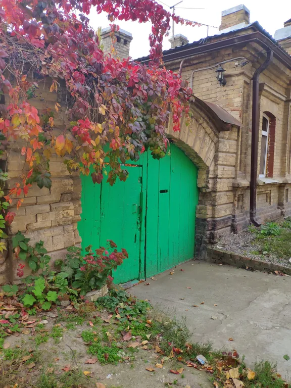 Коттедж Дом с двумя спальнями и двориком в историческом центре — Пятигорск