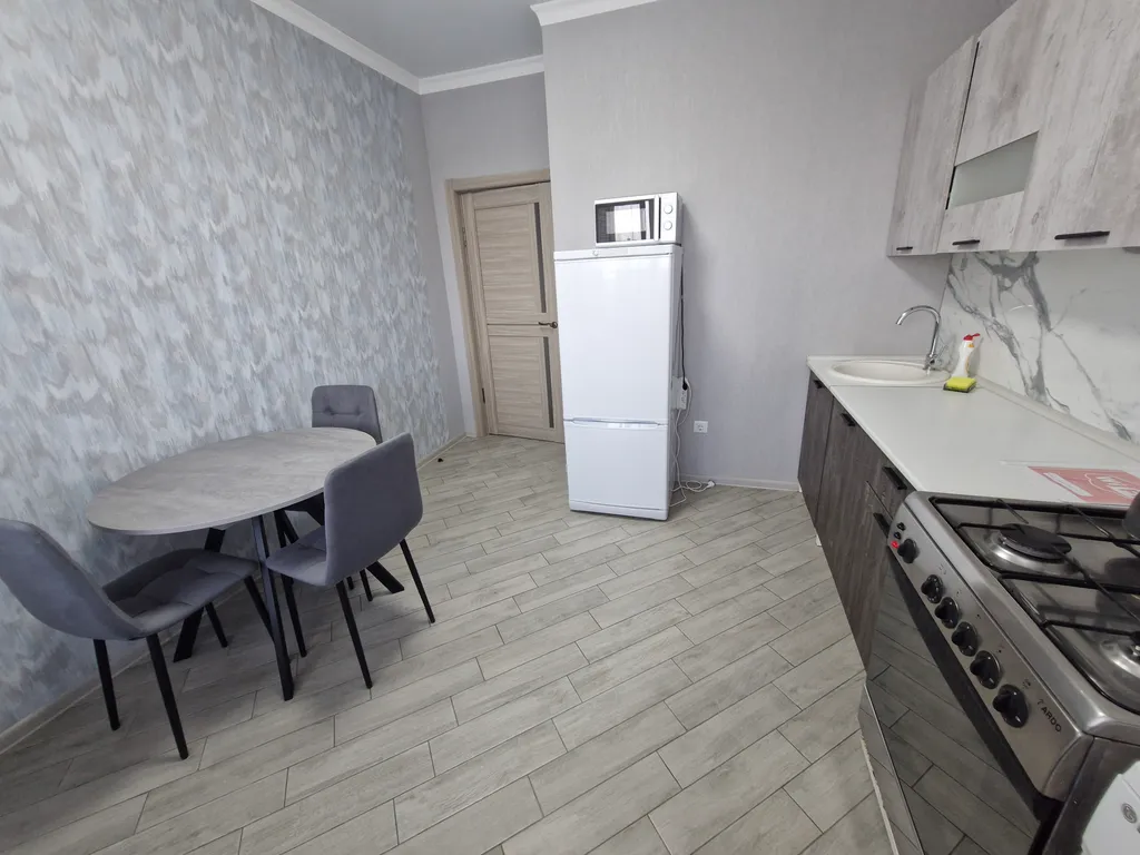 Еврооднушка возле моря