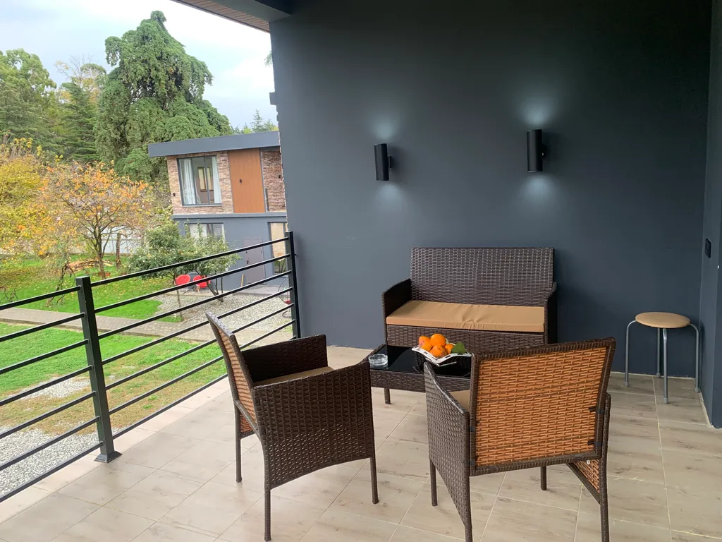 Комфортабельный дом с бассейном с видом на горы