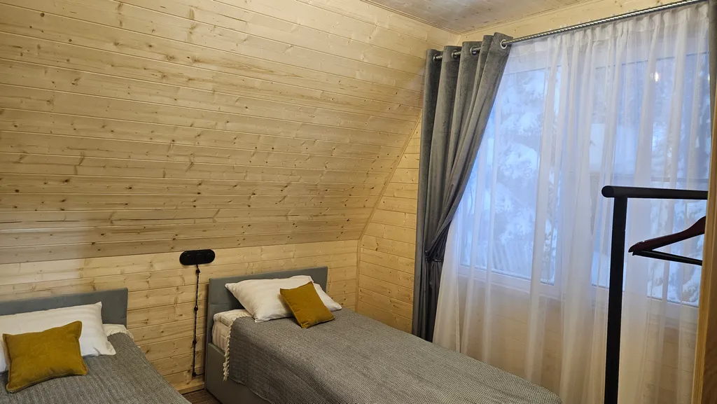 Новый двухуровневый Афрейм, две спальни и гостиная на Софийской поляне