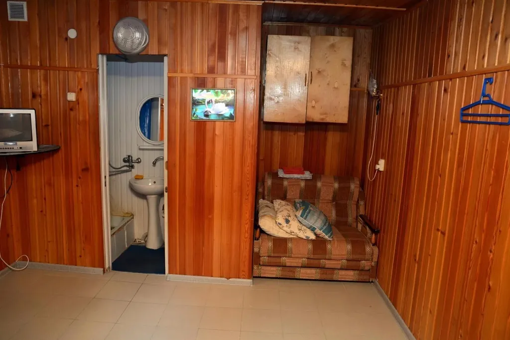 Двухкомнатный номер с балконом с видом на море в 20м от него