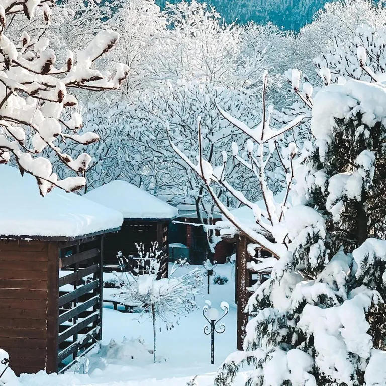 Коттедж в горном районе и на берегу реки