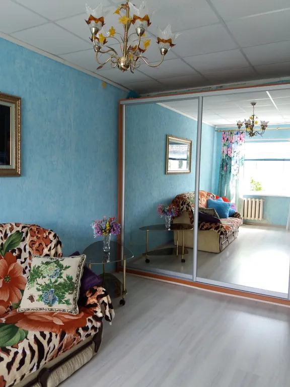 Уютная  и комфортная комната в центре города с жилой лоджией