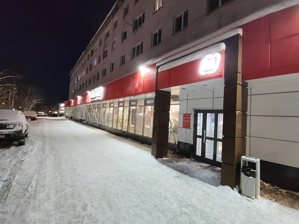 Двухкомнатная квартира с раздельными спальнями рядом с Мурманск Молл