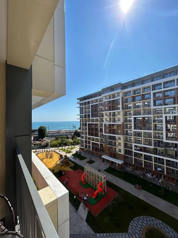 Двухкомнатная квартира на берегу моря