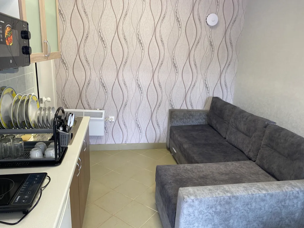 Домик на берегу залива