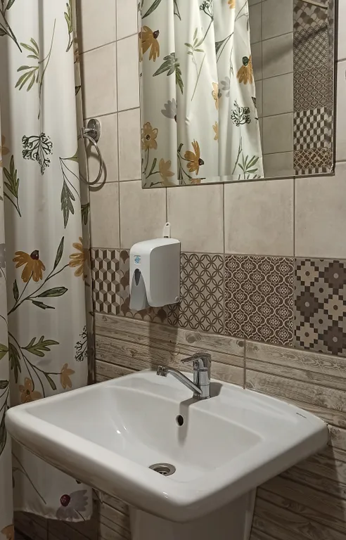 Двухместный номер с двуспальной кроватью и диваном