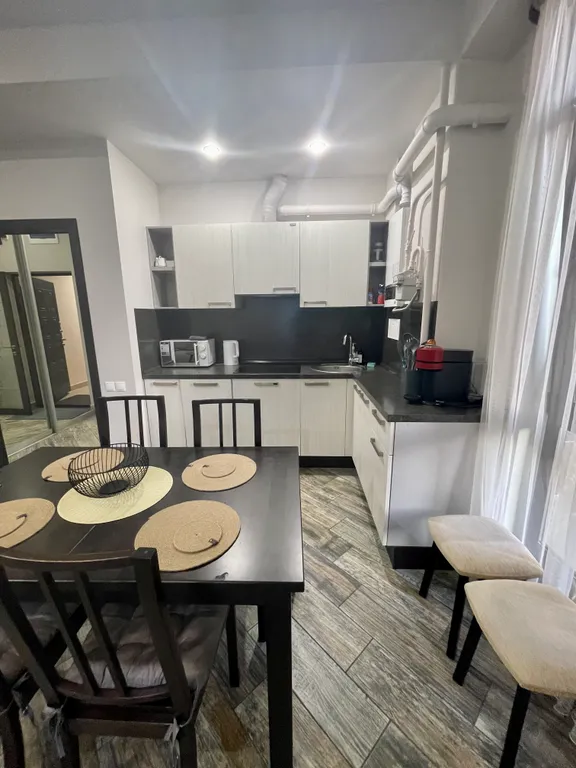 Большая квартира напротив подъемника