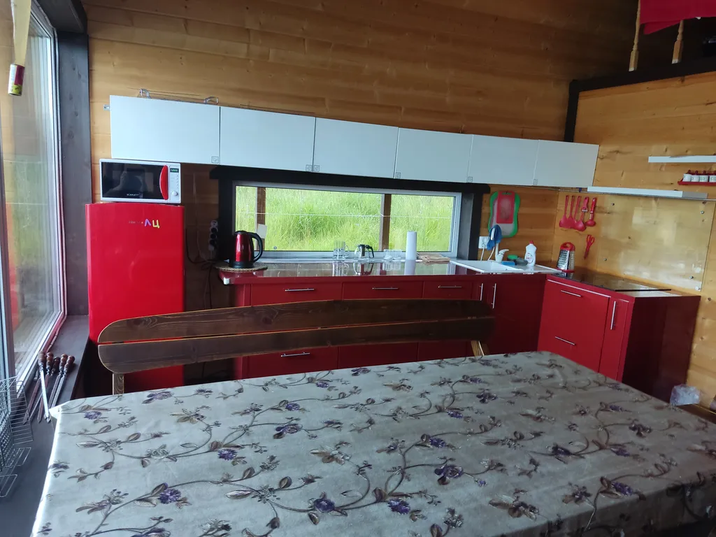 Сказочный плавучий домик в Ладожской шхере на воде