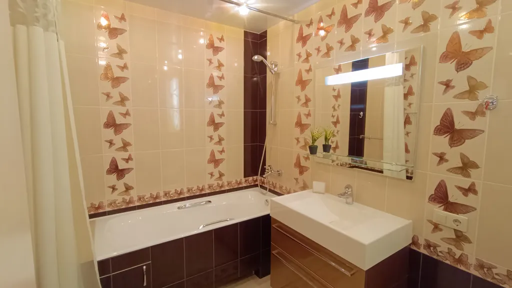 Квартира с камином и большой столовой комфорт-класса