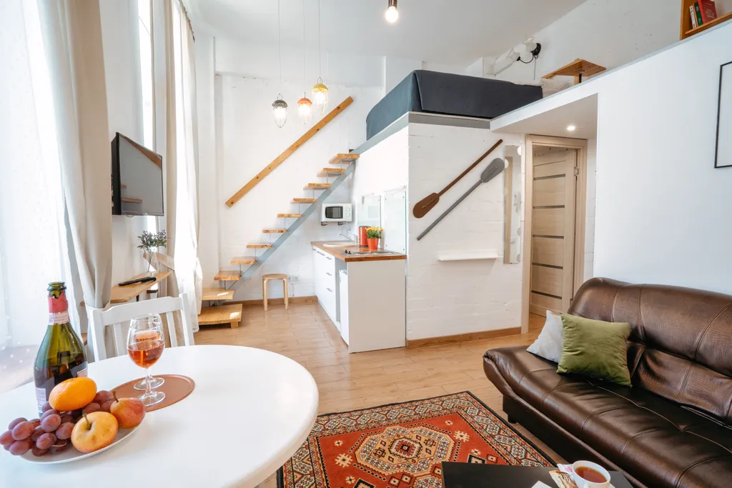 Двухуровневый дизайнерский лофт на берегу озера