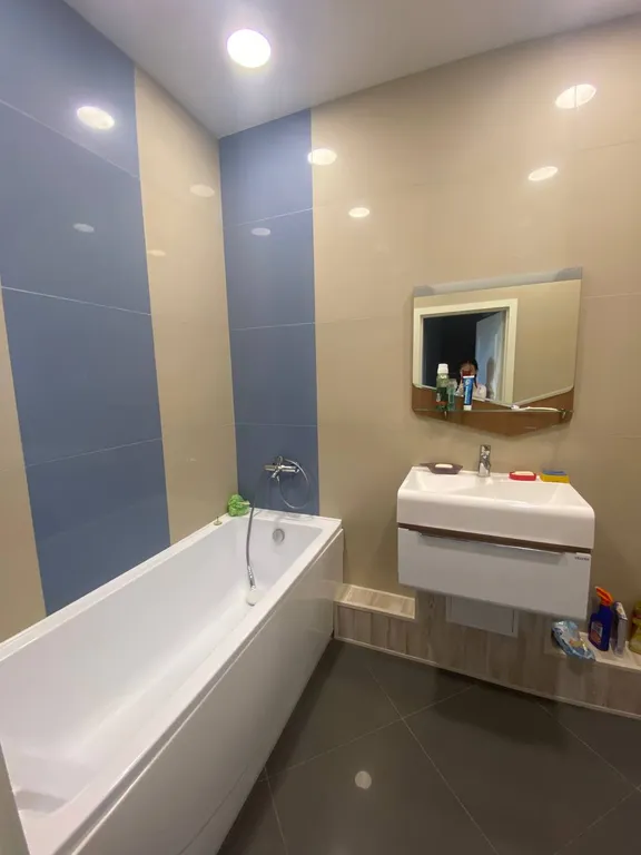 Современная новая квартира рядом с набережной реки Волга