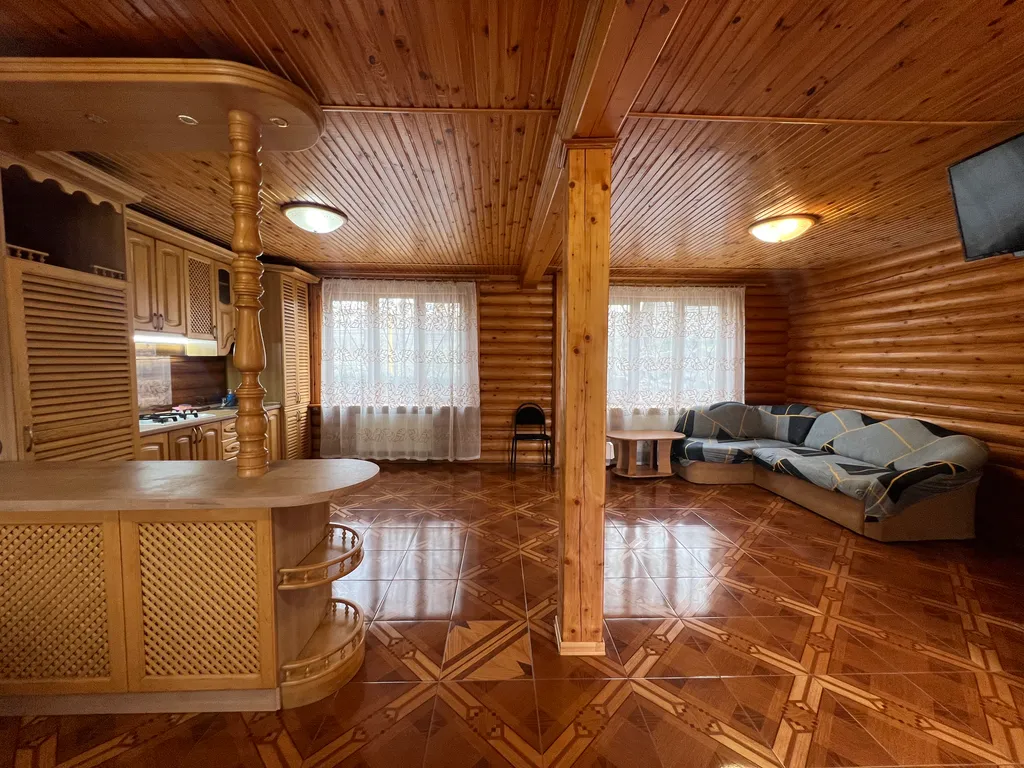 Сруб в Ялте c бассейном и сауной