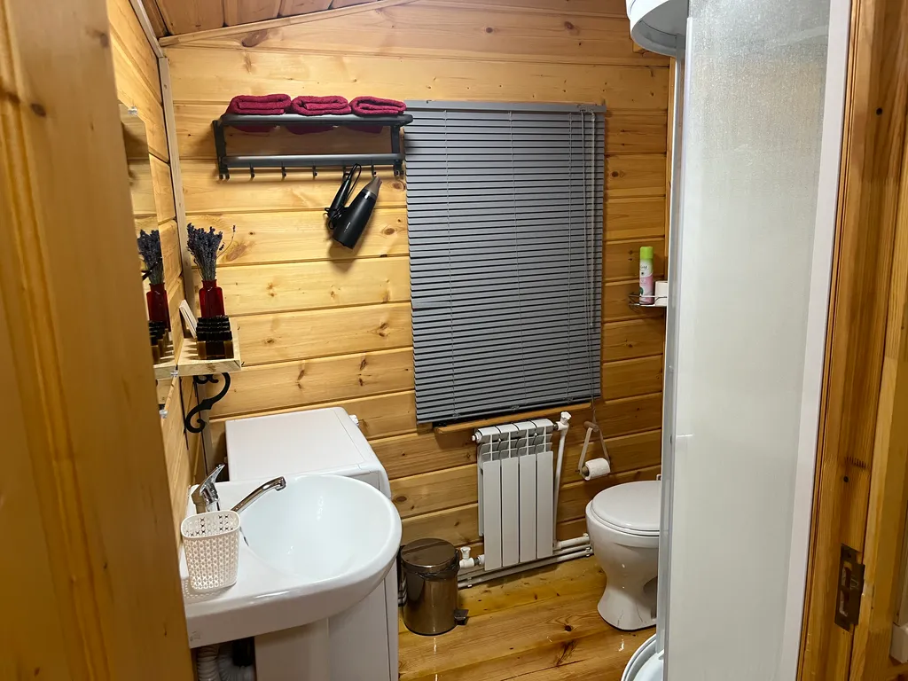 Домик у плотины