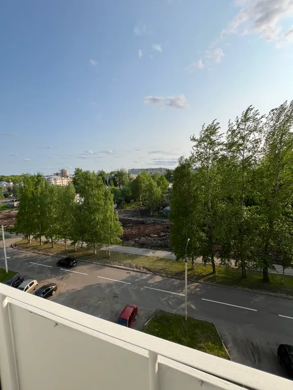 Квартира с большим телевизором и игровой приставкой