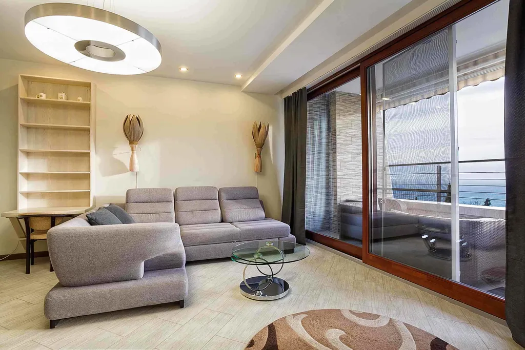 Квартира № 47 в современном жилом комплексе с видом на море