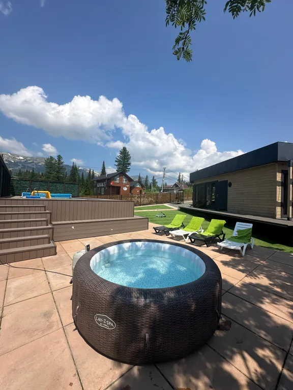 Дома с видом на гору