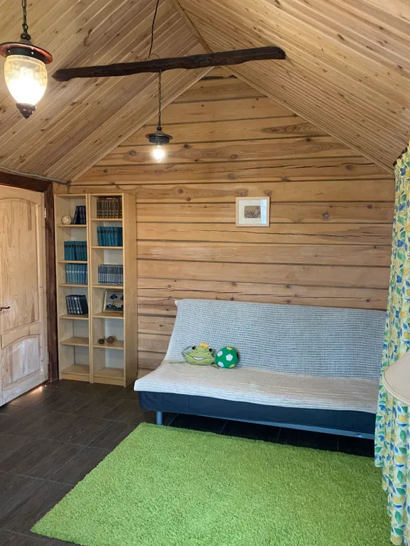 Уютный, деревянный дом с баней в окружении соснового леса