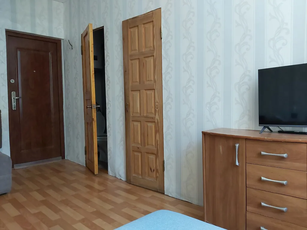 Прямо у Воронцовского парка