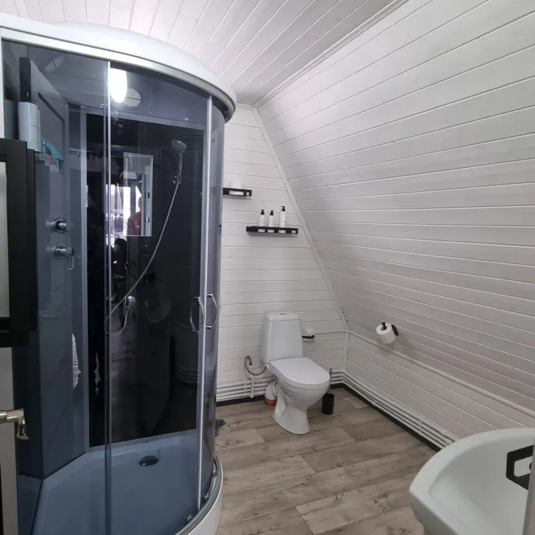 Домик у озера