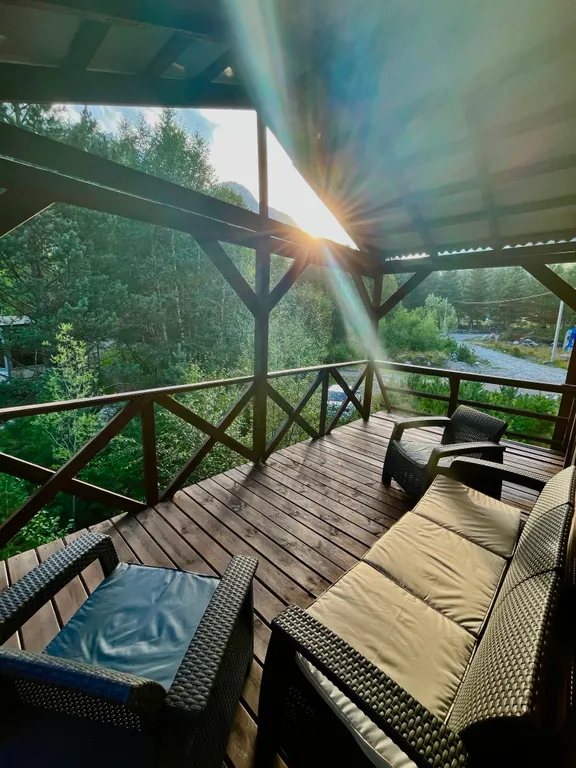 Уютный коттеджный домик в сосновом бору с прекрасными видами на горы