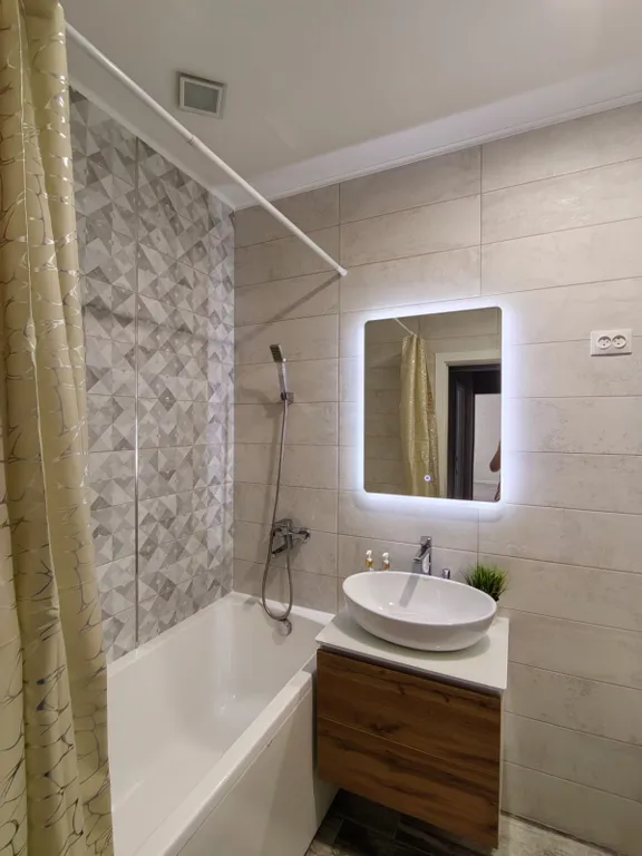 Евро-трехкомнатная квартира рядом с ТЦ Арена