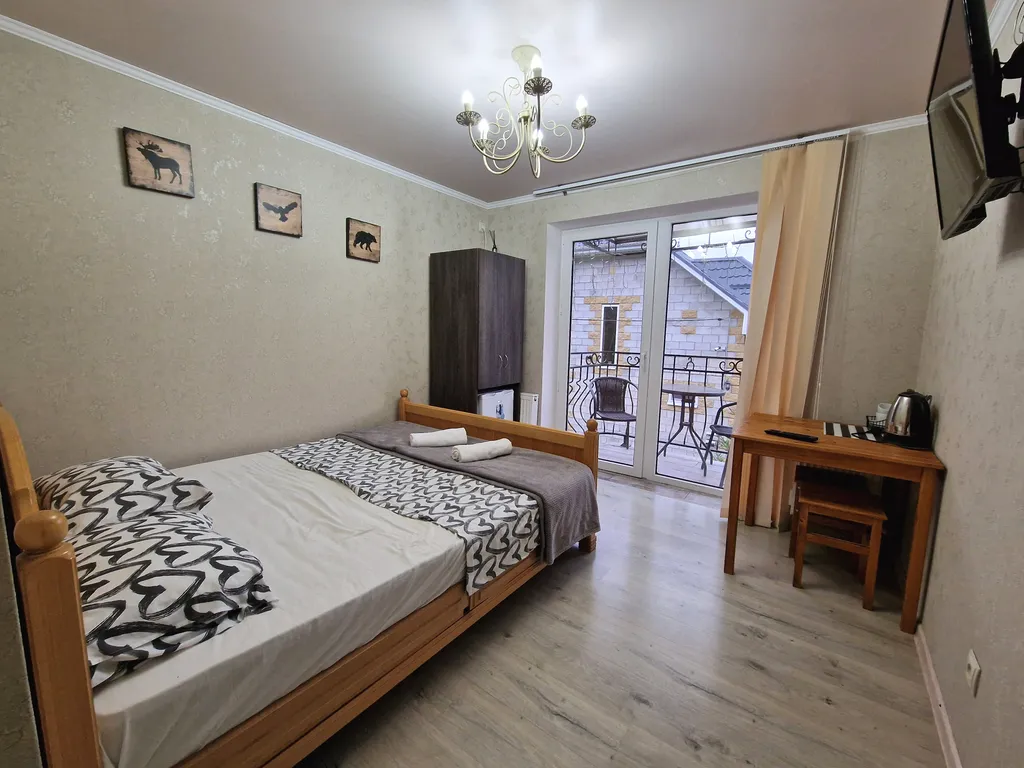 Номер с двуспальной кроватью и балконом