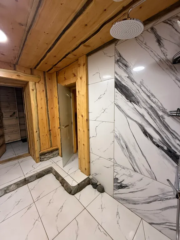 Дом на берегу озера Лососинное