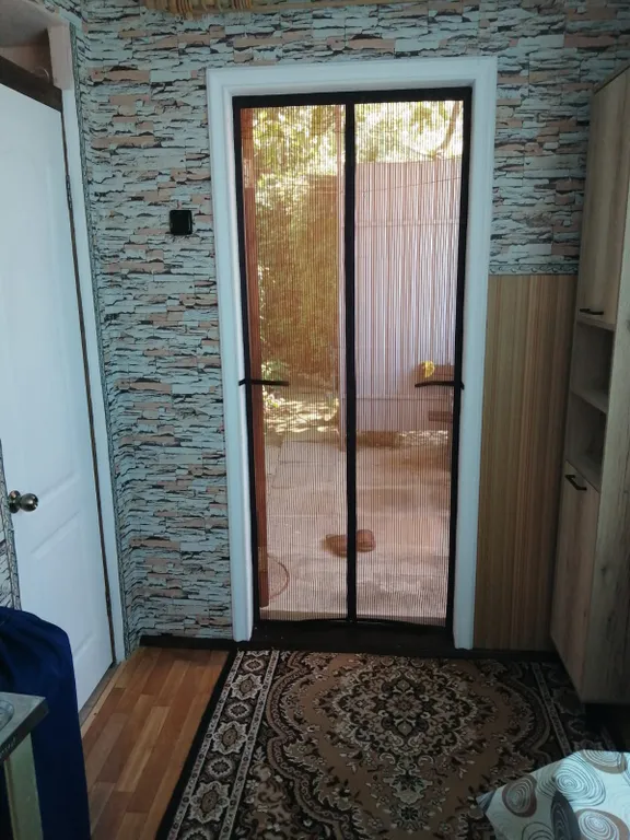 Уютный домик с собственным двором и видом на море, душ и туалет в доме