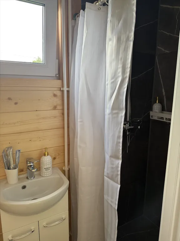 Домик с видом на лес