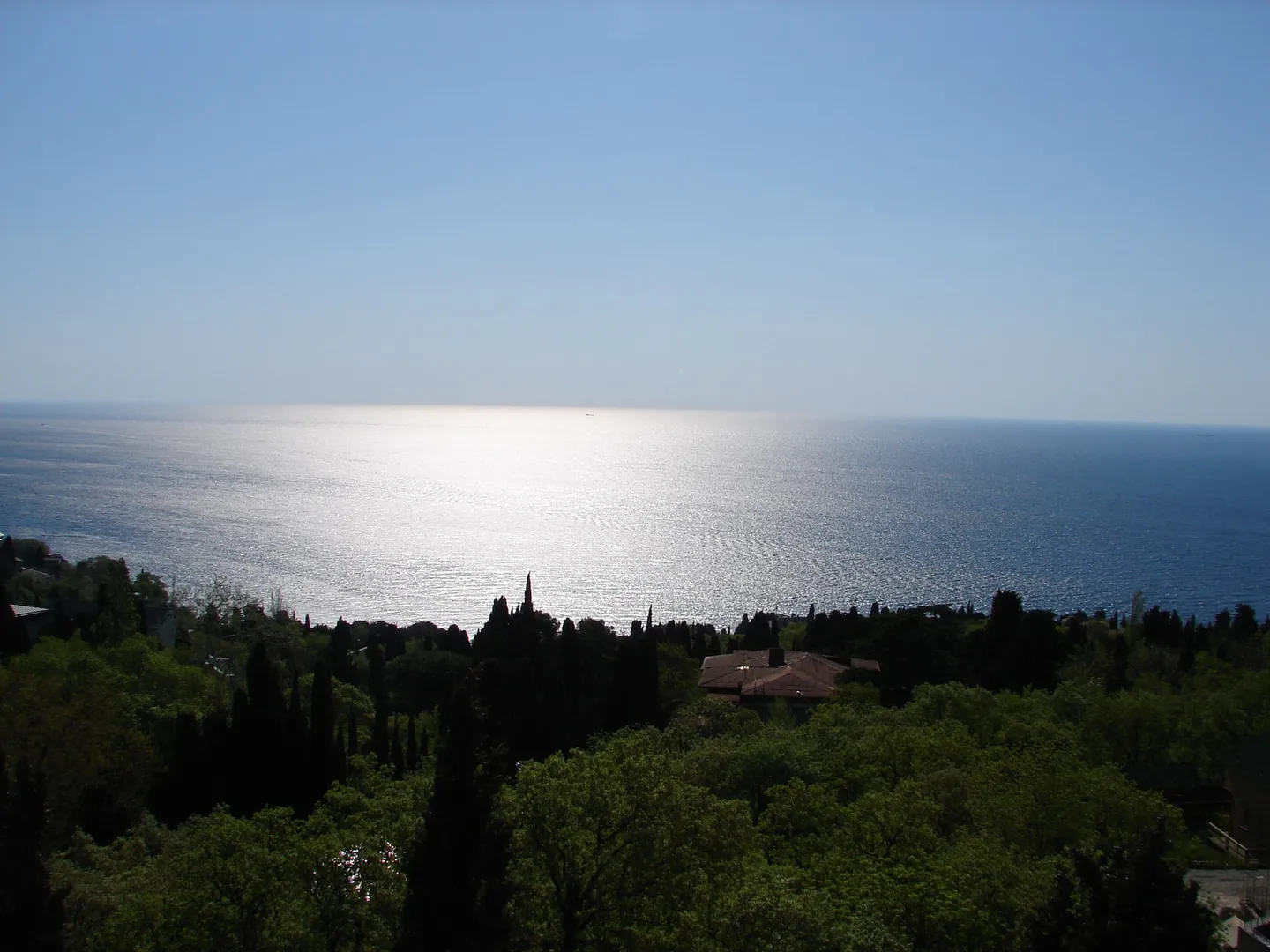 Вид с панорамной площадки на море