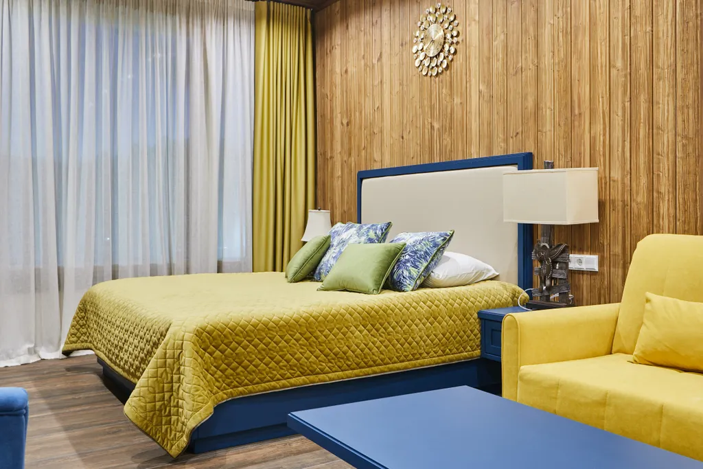 Полулюкс с кроватью размера king-size видом на озеро