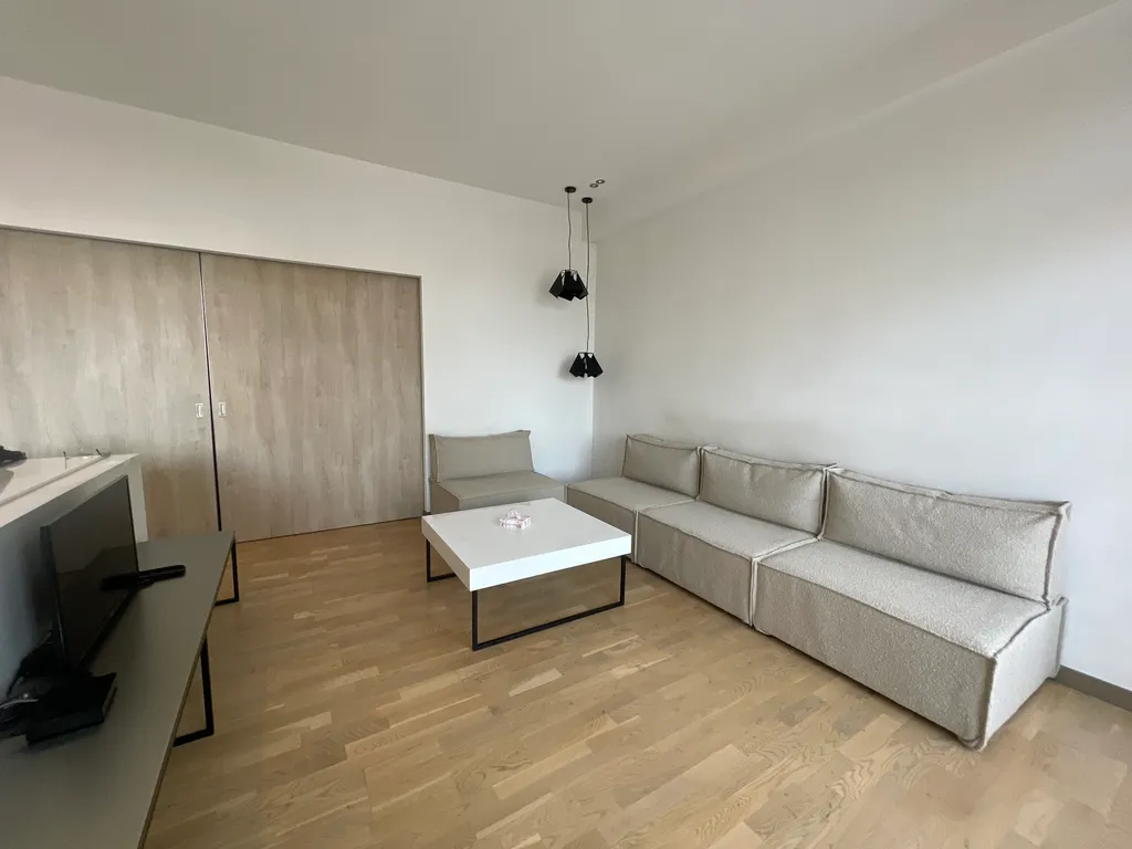 Метро Апартамент