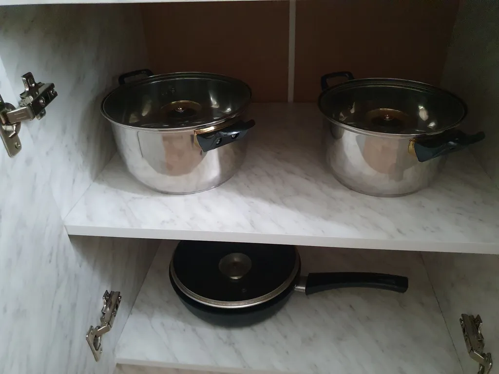 Однокомнатная в брусничных тонах