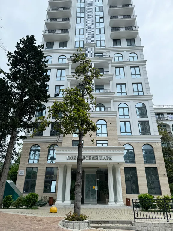 Дизайнерская новая квартира с шикарным видом на Дендропарк