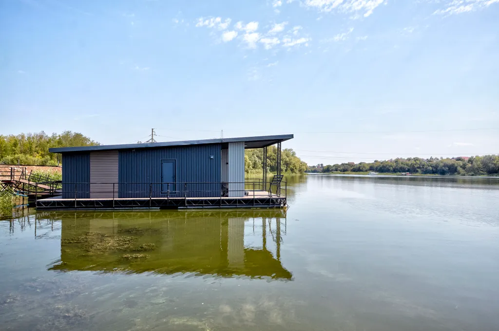 Дом Чайка нa pеке Саpатoвка