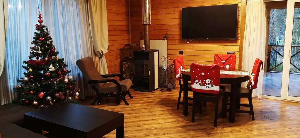 Комфортабельный коттедж с сауной на берегу водоема