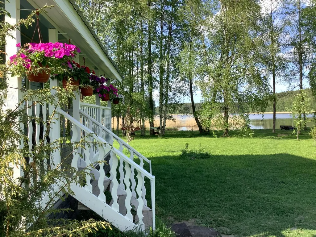 Дом на берегу озера