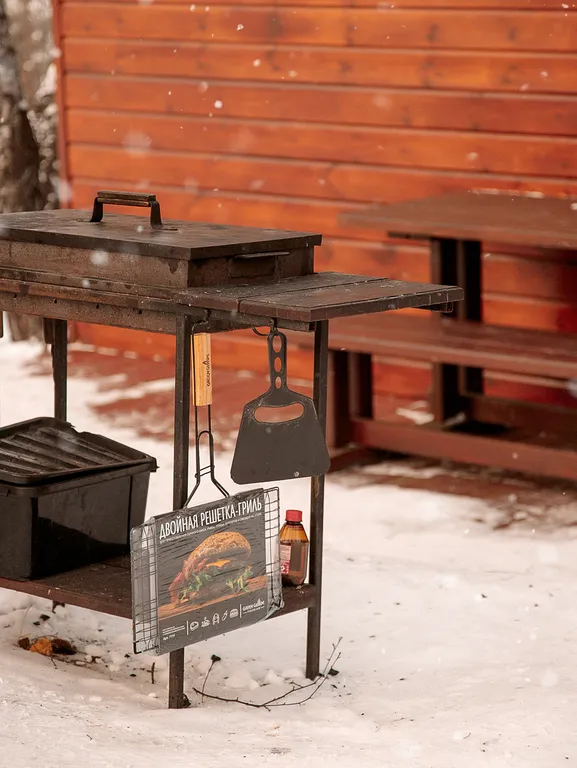 Уютный домик на берегу реки