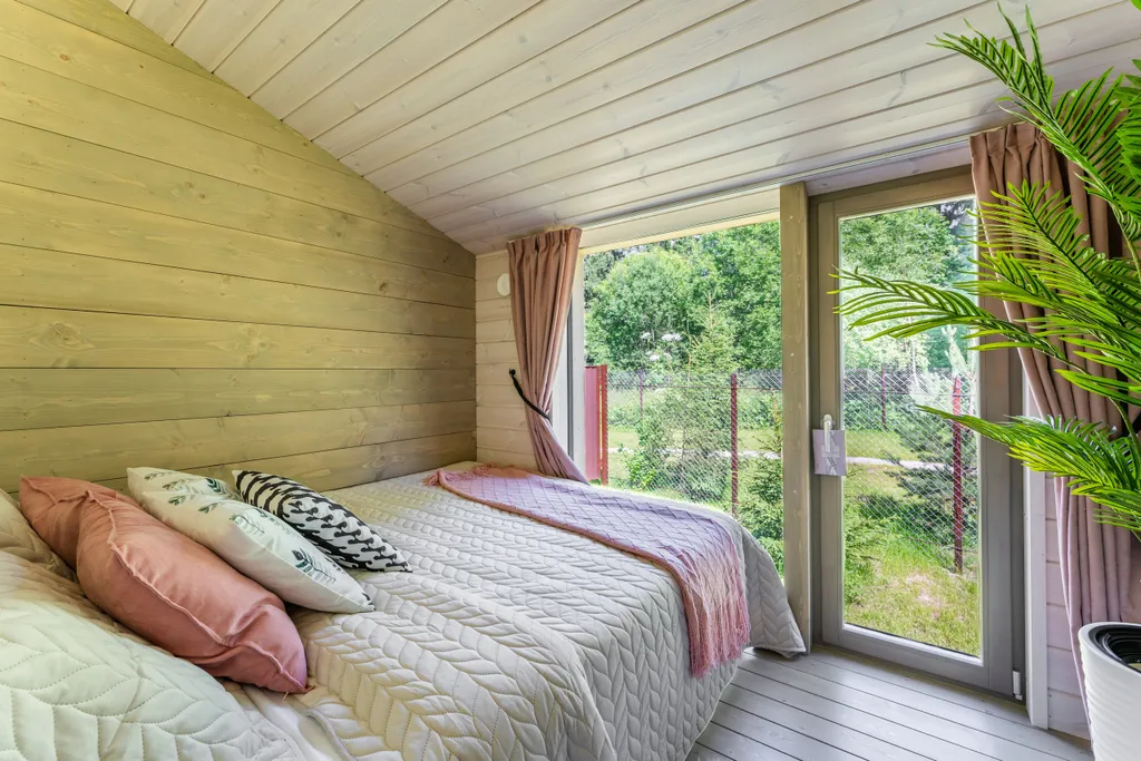 Дом с баней бочкой у воды и леса Green house