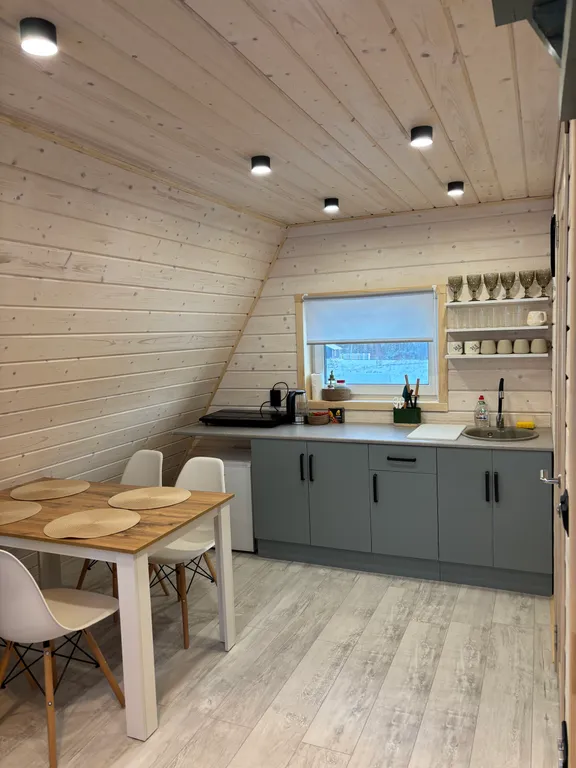 А-фрейм в лесу с банным чаном