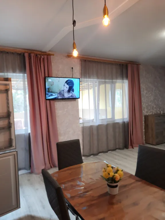 Сдается второй этаж в двухэтажном доме с большой мансардой