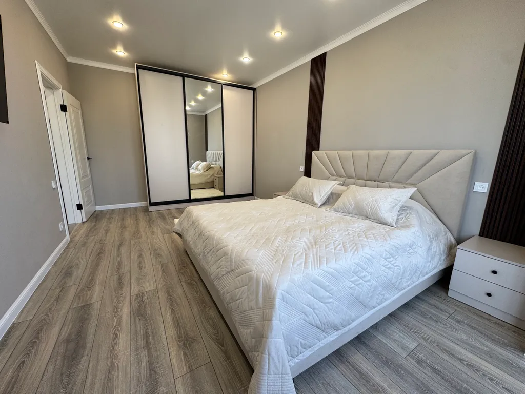 Квартира с новым ремонтом в новостройке