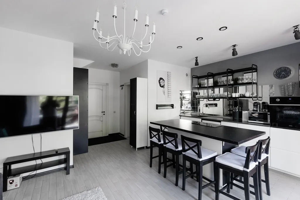 Дом целиком с личной парковкой в центре курорта