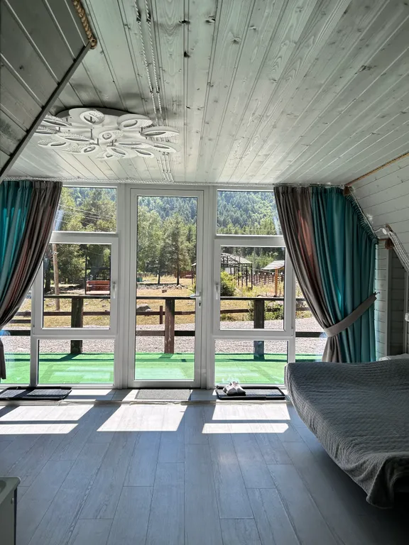 Шале в Приэльбрусье с видом на горные склоны