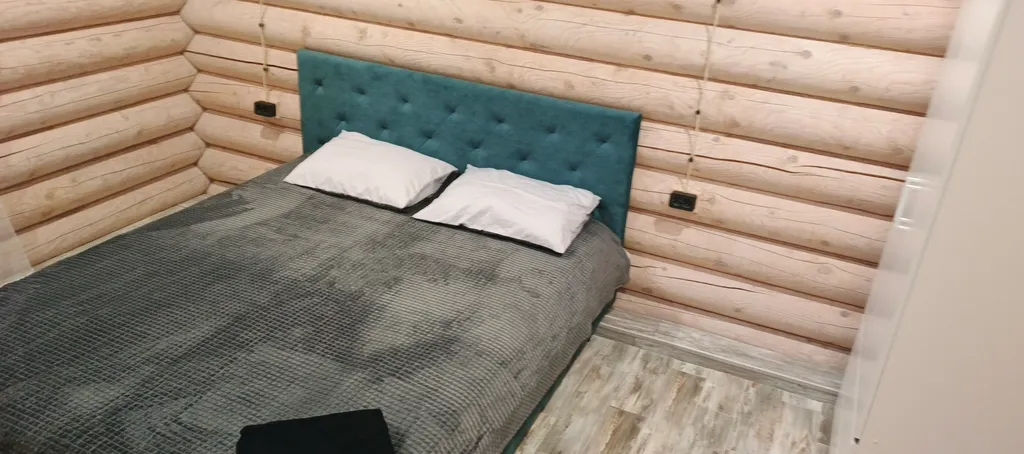 Срубовый дом на берегу Волги