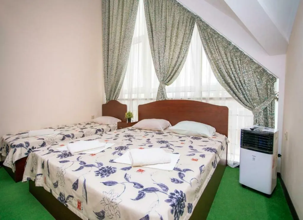 Номер на первой линии у моря для трех гостей