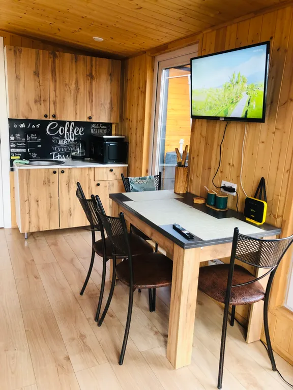 Новая вилла с горячей джакузи в террасе в черте города