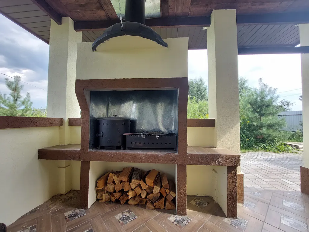 Большой коттедж у озера